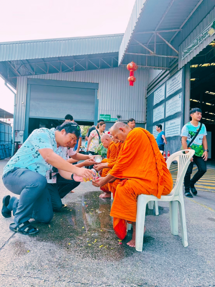 กิจกรรมทำบุญ 8